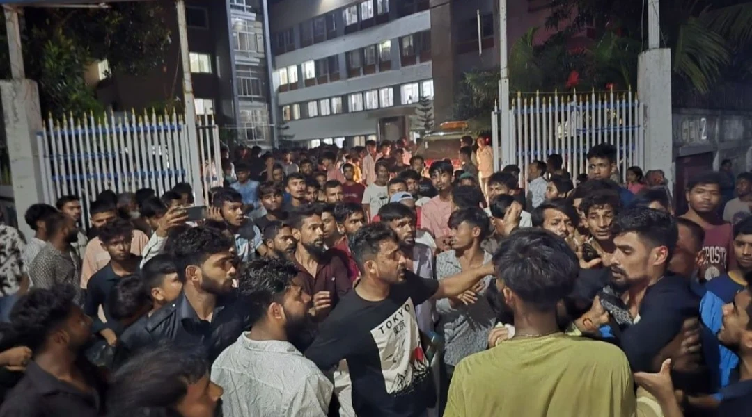 ছি’নতাইকারীর ছু’রিকাঘাতে যুবকের মৃ’ত্যু, লাশ নিয়ে থানা ঘেরাও; এসআই ক্লোজড