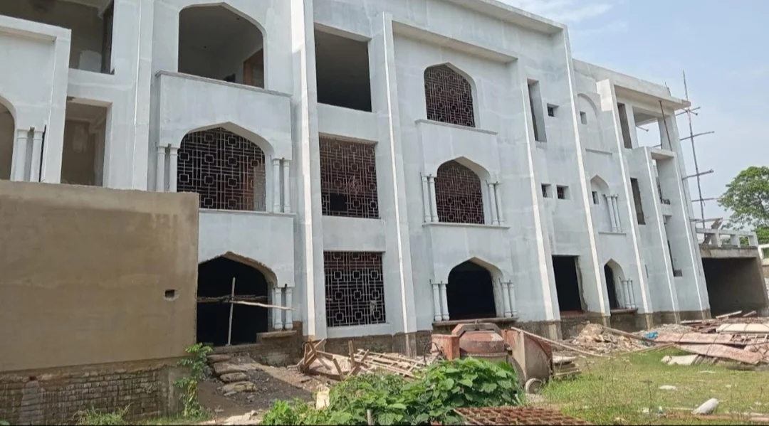 ৭ বছরেও শেষ হয়নি লাখাইয়ের মডেল মসজিদ প্রকল্প, নিম্নমানের নির্মাণসামগ্রীর অভিযোগ