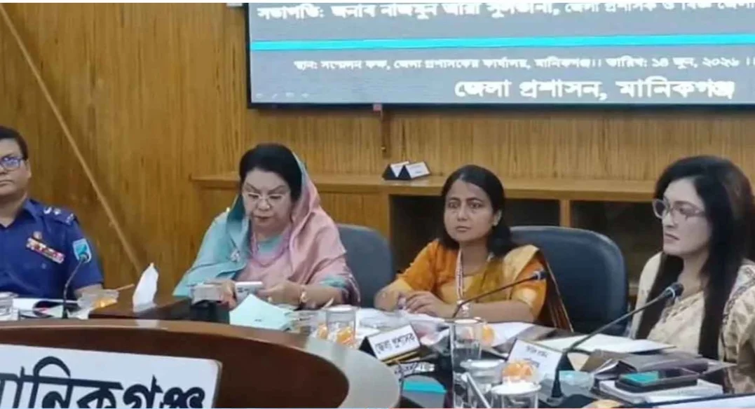 জনগণের সেবায় ব্যর্থতা মেনে নেওয়া হবে না: সরকারি কর্মকর্তা-কর্মচারীদের সতর্ক করলেন বিমানমন্ত্রী