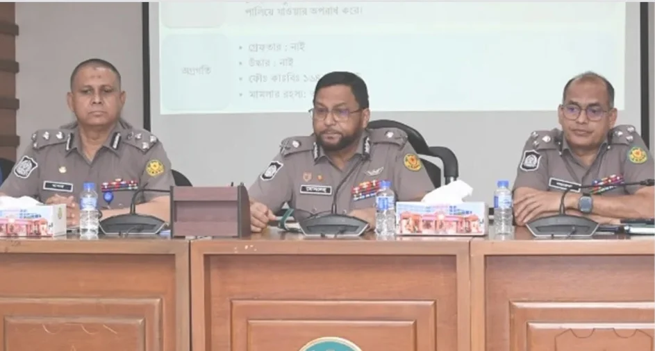রাজধানীতে অপরাধ দমনে সর্বোচ্চ সতর্ক থাকার নির্দেশ ডিএমপি কমিশনারের