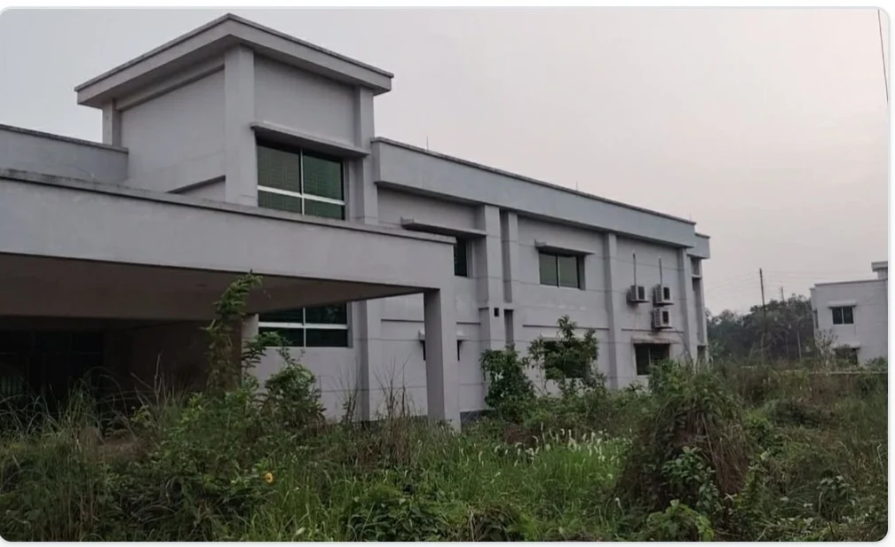 ১৮ কোটি টাকায় নির্মিত হাসপাতাল, ৫ বছরেও চালু নয়: সাপ-শিয়ালের আস্তানায় পরিণত স্বাস্থ্যসেবা কেন্দ্র