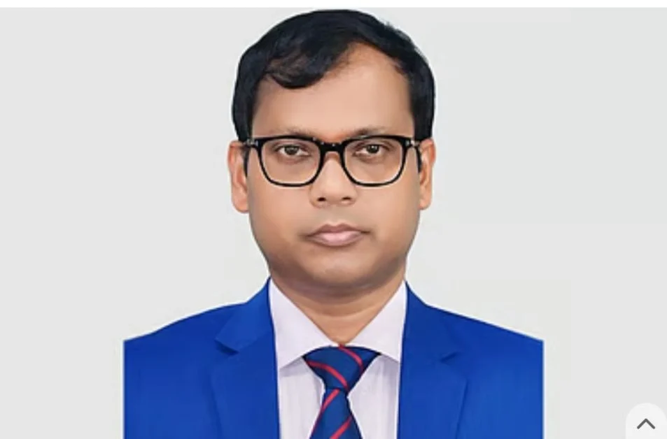 মাজারে জেলা প্রশাসনের তহবিল থেকে ৫ লাখ টাকা অনুদান, বিদায়ী ডিসি সারওয়ার আলমকে ঘিরে নতুন বিতর্ক
