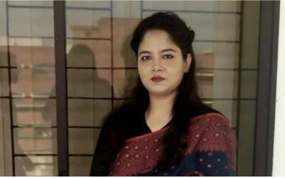 শাহবাগে ফ্ল্যাট থেকে নারী চিকিৎসকের গলিত মরদেহ উদ্ধার, স্ট্রোকে মৃত্যুর প্রাথমিক ধারণা পুলিশের