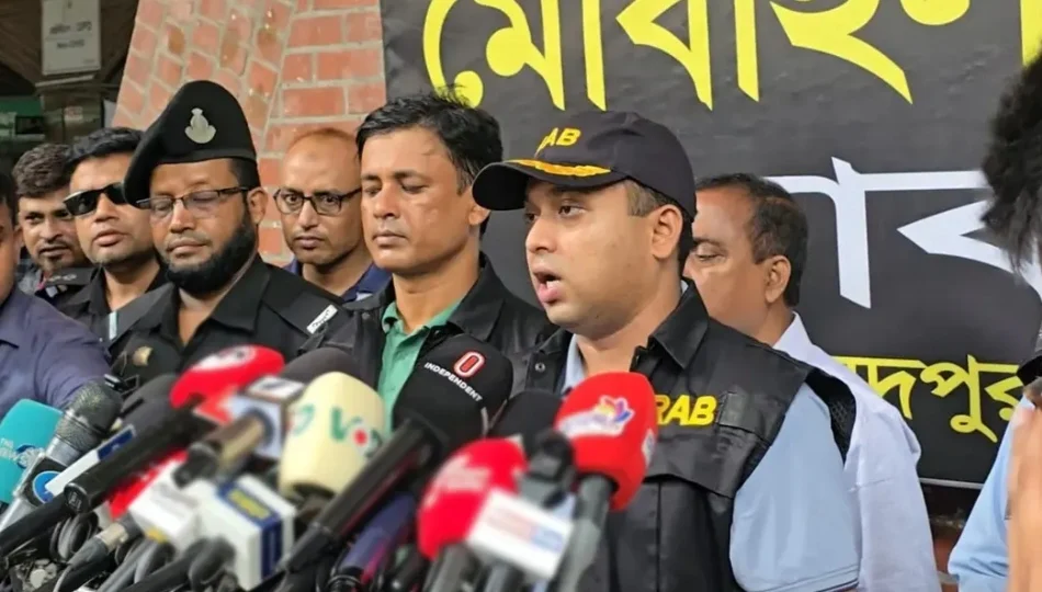 তিন সরকারি হাসপাতালে র‍্যাবের দালালবিরোধী অভিযান, নারীসহ আটক ১৩
