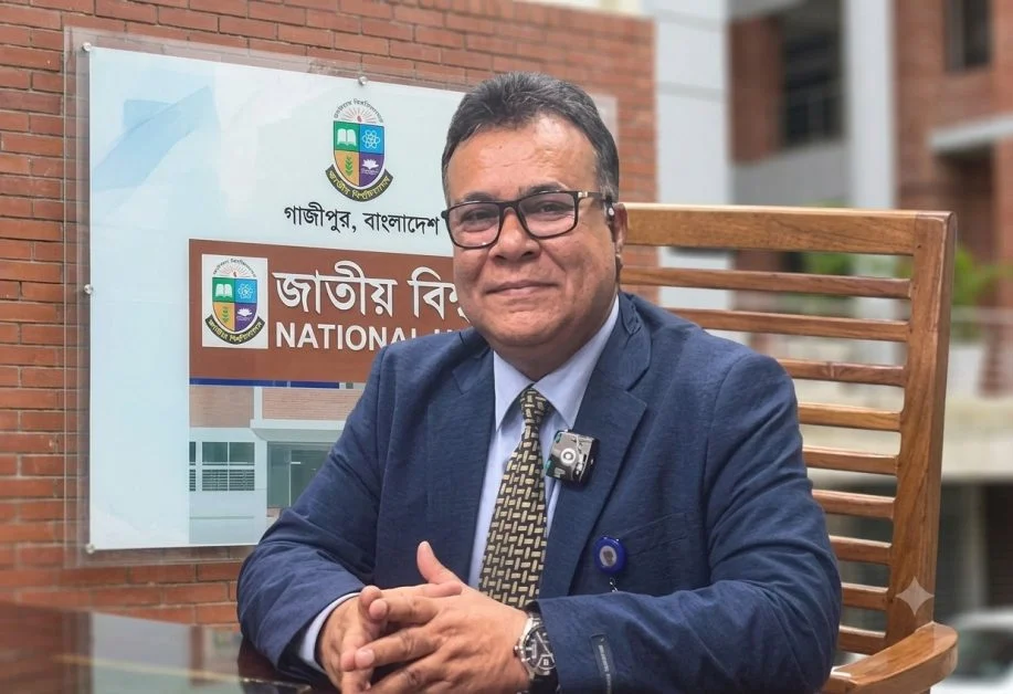 ১০৮ কোটি টাকার টেন্ডার কেলেঙ্কারি: নিয়ম ভেঙে অনুমোদনের অভিযোগ জাতীয় বিশ্ববিদ্যালয়ের ভিসির বিরুদ্ধে