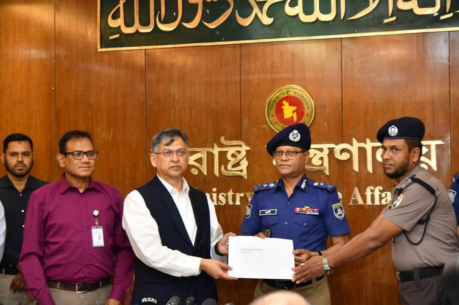 সাহসিকতা ও বীরত্বের স্বীকৃতি: পুরস্কৃত ৯ পুলিশ সদস্য