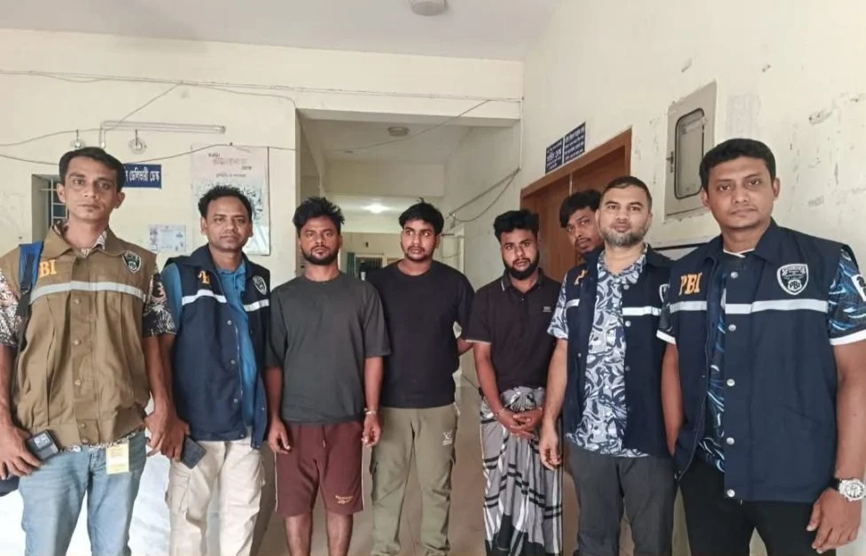 ফেসবুকে তান্ত্রিক সেজে কেমিক্যাল দিয়ে ক্ষতি ও অর্থ আত্মসাৎ: পিবিআইয়ের হাতে গ্রেফতার ৩, দুইজনের স্বীকারোক্তি