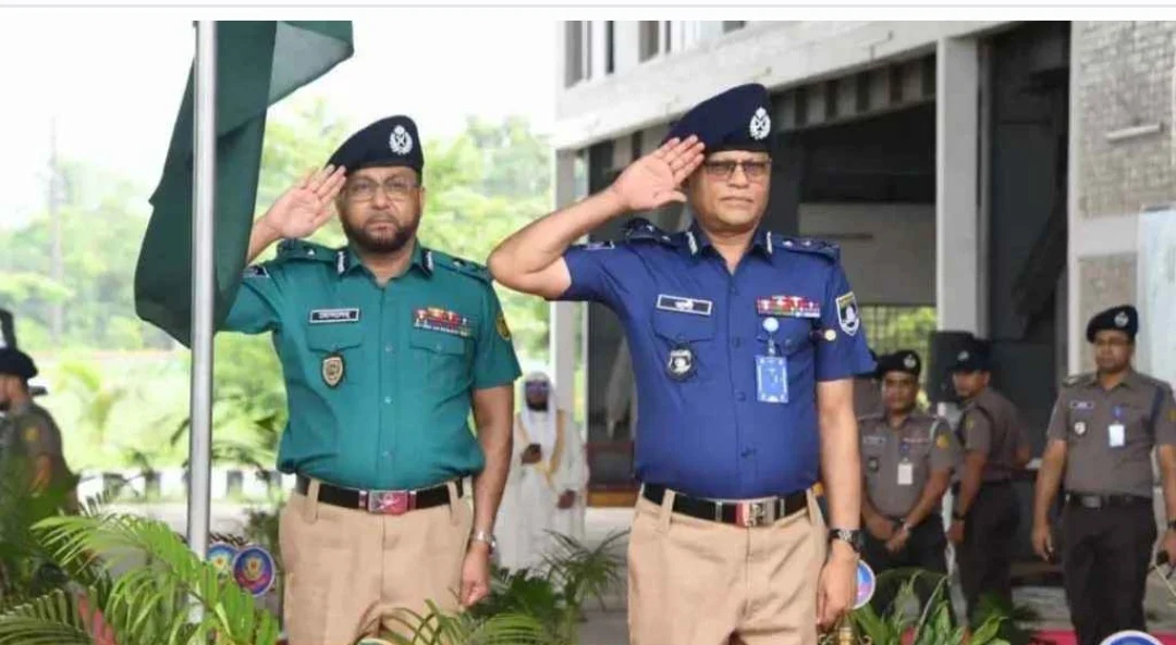 নতুন ইউনিফর্মে মাঠে বাংলাদেশ পুলিশ, আজ থেকে কার্যকর