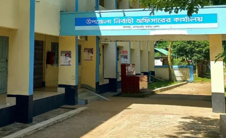 মসজিদ-মন্দিরে সরকারি চাল বরাদ্দে অনিয়মের অভিযোগ, টনের বদলে দেওয়া হলো ৭–৯ হাজার টাকা