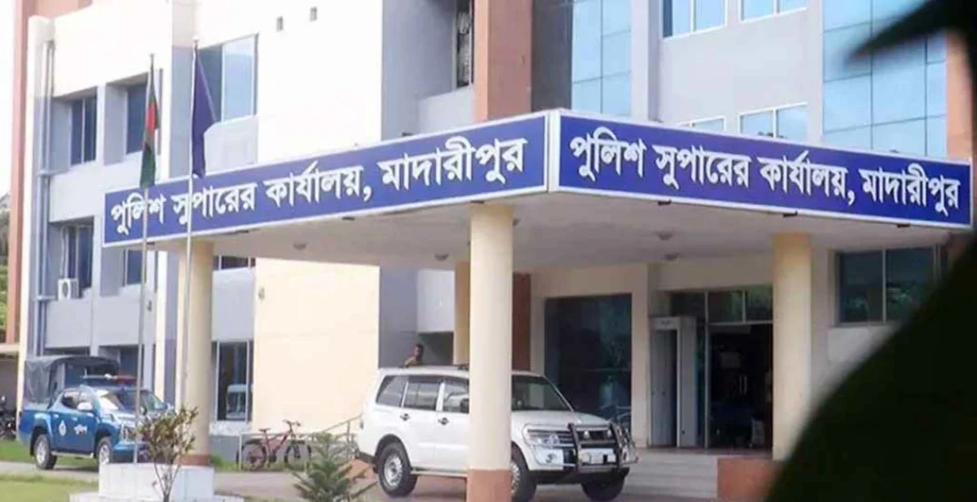 ডিবিকে লক্ষ্য করে ককটেল হামলা, আসামি ছিনিয়ে নিল সহযোগীরা