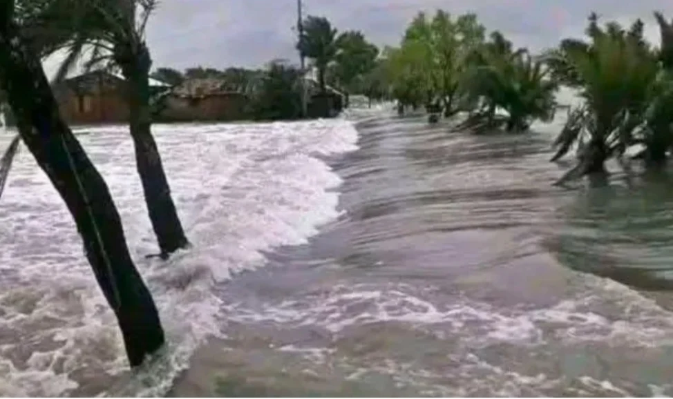 পানি কমতে শুরু করায় স্বস্তি ফিরছে কিছু এলাকায়, তবে দুর্ভোগ এখনো কাটেনি