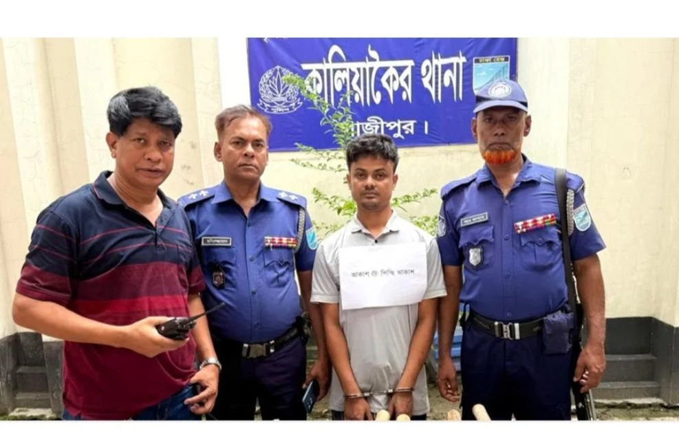 পিচ্চি আকাশের অপরাধ সাম্রাজ্যের অবসান: চাঁ’দাবাজি ও দেশীয় অ’স্ত্রসহ জামালপুর থেকে গ্রেফতার