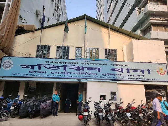 মতিঝিলে চাঁ”দাবাজি ও গু”লিবর্ষণের অভিযোগে গ্রেপ্তার ৫, উদ্ধার অ’স্ত্র-গু”লি
