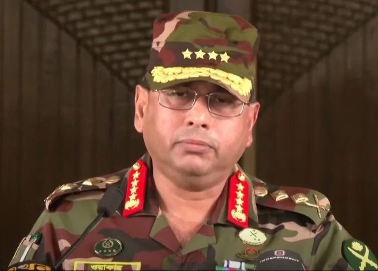‘জনগণের স্বার্থে সেনাবাহিনী সব সময় জনগণের পাশে থাকবে’— বলেছিলেন সেনাপ্রধান ওয়াকার-উজ-জামান