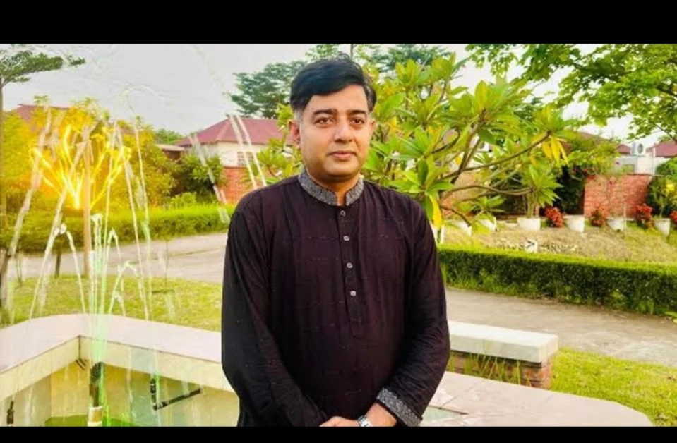 মা’দক মামলার আসামির স্ত্রীর কাছ থেকে আইফোন ও লাখো টাকা ঘু’ষ নেওয়ার অভিযোগ এসআইয়ের বিরুদ্ধে