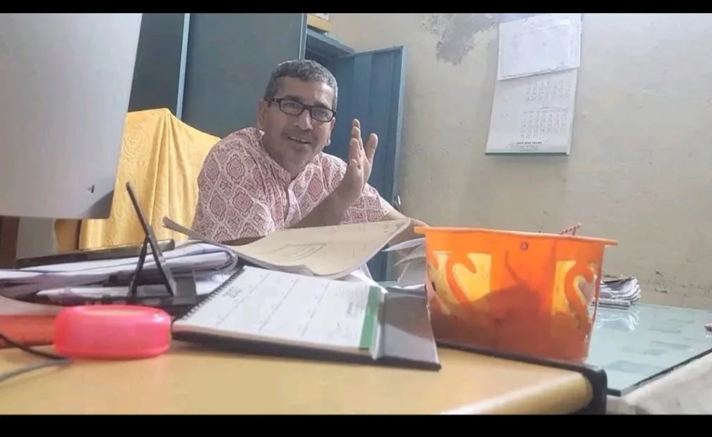 গভীর রাতে খোলা ভূমি অফিস, অতিরিক্ত টাকার বিনিময়ে সেবা দেওয়ার অভিযোগ